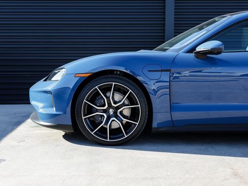 Certified 2025 Porsche Taycan image 11