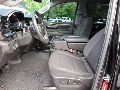 Certified 2024 Chevrolet Silverado 1500 LT AWD/4WD image 15