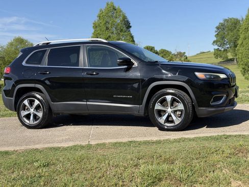Used 2019 Jeep Cherokee Limited AWD/4WD image 5
