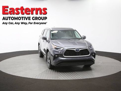 Used 2022 Toyota Highlander XLE AWD/4WD image 53