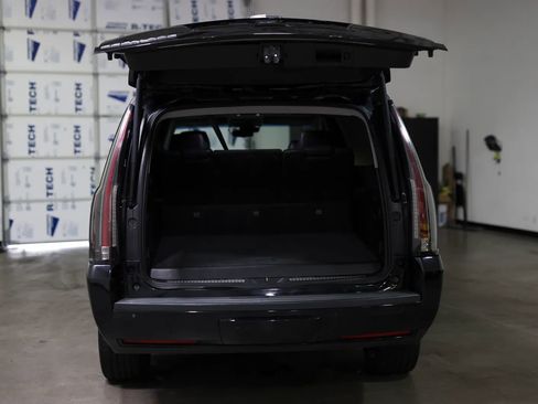 Used 2019 Cadillac Escalade ESV Luxury image 14