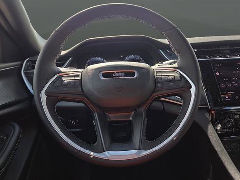 New 2025 Jeep Grand Cherokee Altitude image 16