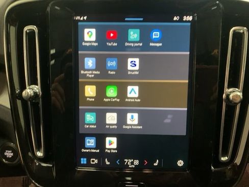 Used 2025 Volvo XC40 B5 Plus image 18