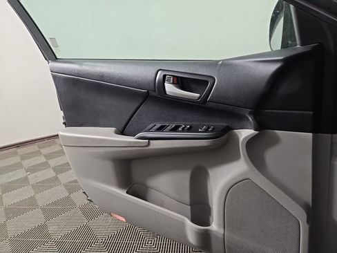 Used 2014 Toyota Camry LE image 25