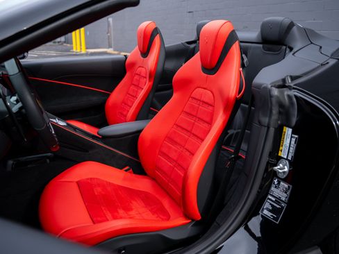 Used 2025 Ferrari Roma Spider RWD image 3