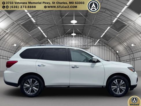 Used 2020 Nissan Pathfinder SL AWD/4WD image 2