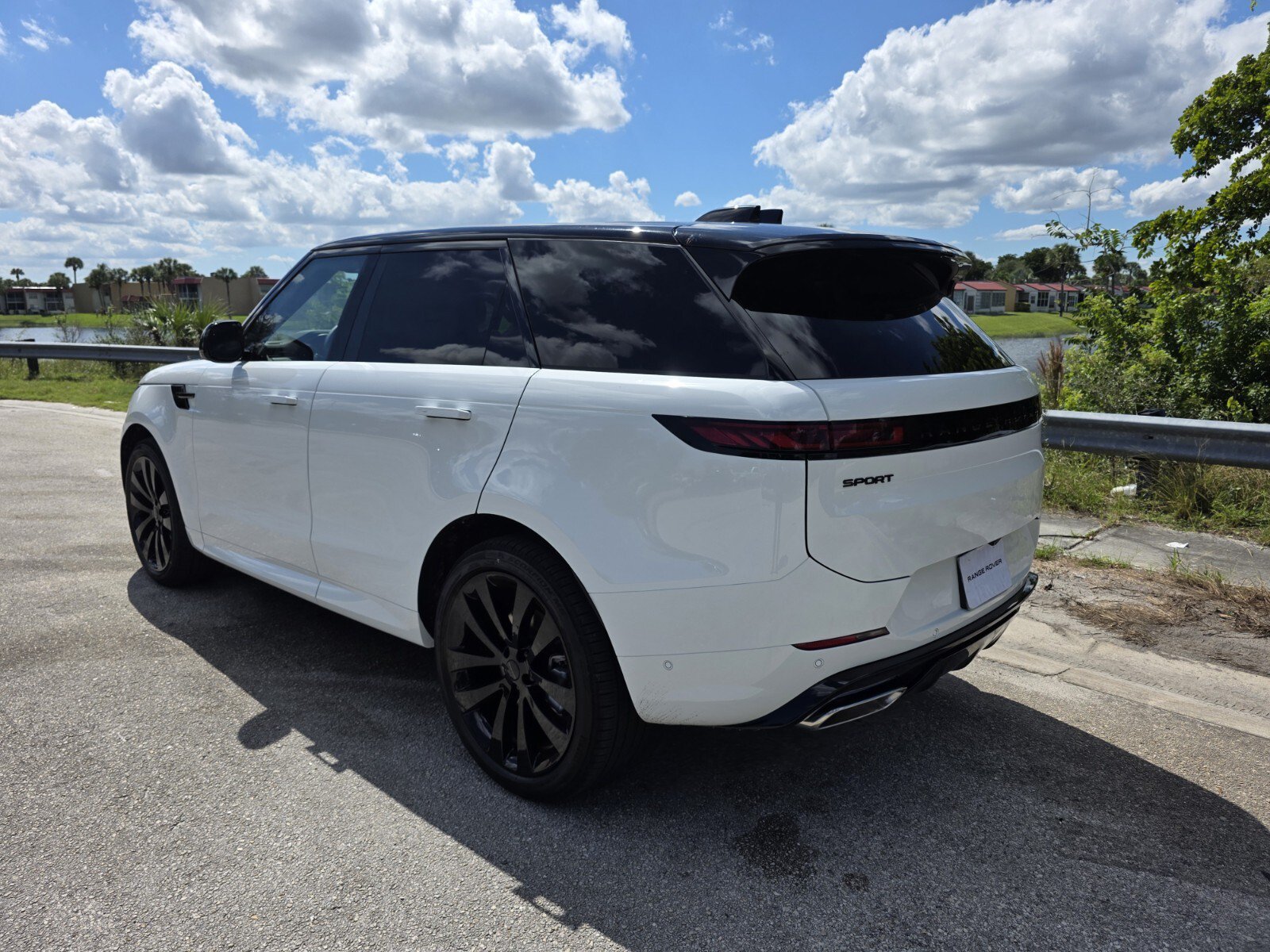 New 2027 Land Rover Range Rover Sport Dynamic SE AWD/4WD image 2