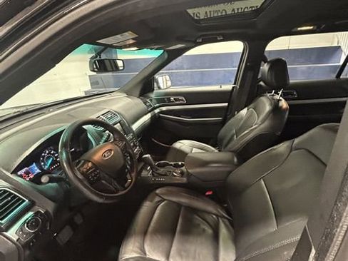 Used 2016 Ford Explorer XLT w/ Equipment Group 202A AWD/4WD image 5