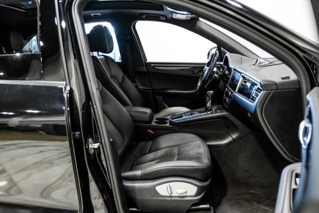 Used 2020 Porsche Macan AWD/4WD image 31