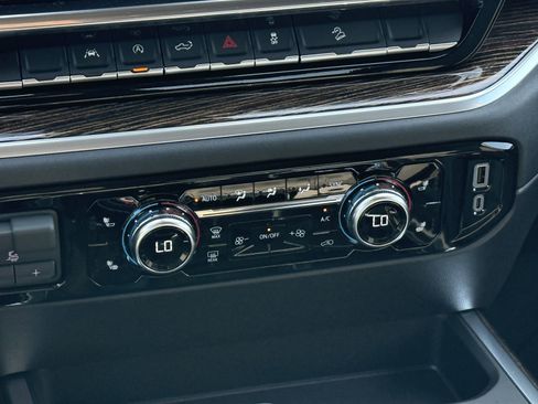 New 2026 GMC Sierra 1500 Elevation image 14