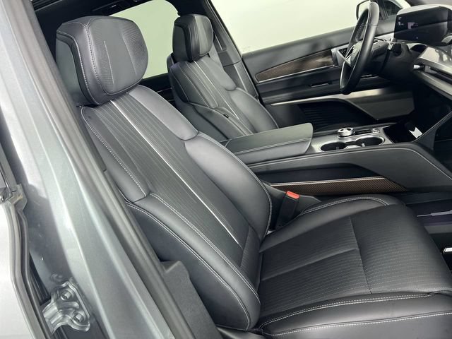 Used 2026 Cadillac Vistiq Sport w/ LPO, Floor Liner Package AWD/4WD image 28