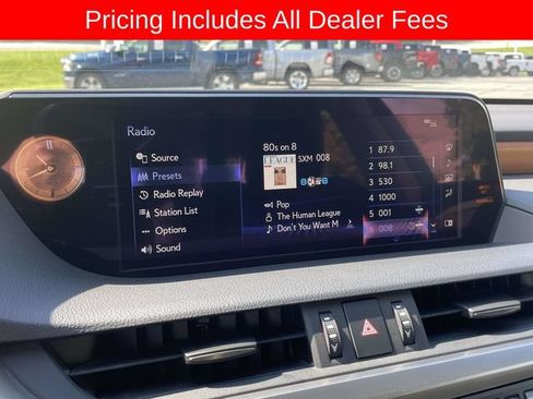 Used 2019 Lexus ES 300h w/ Accessory Package 2 FWD image 33