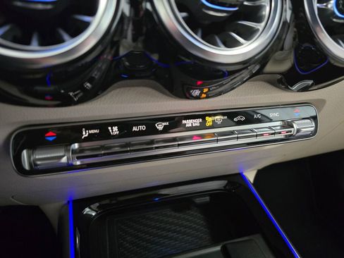 Certified 2025 Mercedes-Benz GLB 250 4MATIC image 38