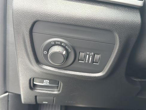 Used 2022 Jeep Grand Cherokee L Laredo w/ Luxury Tech Group I AWD/4WD image 45