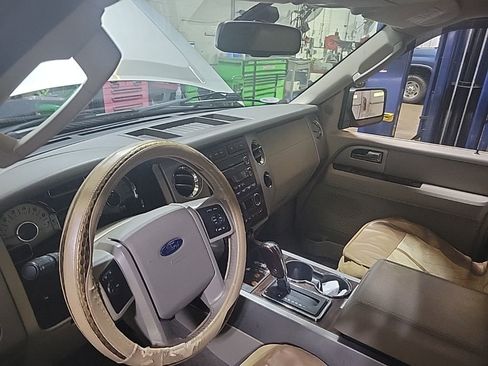 Used 2010 Ford Expedition Limited image 20