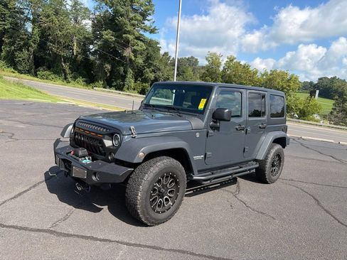 Used 2017 Jeep Wrangler Unlimited Sport w/ Quick Order Package 24S AWD/4WD image 4