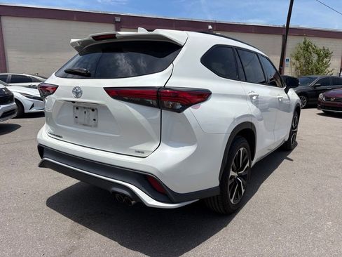 Used 2021 Toyota Highlander XSE FWD image 3