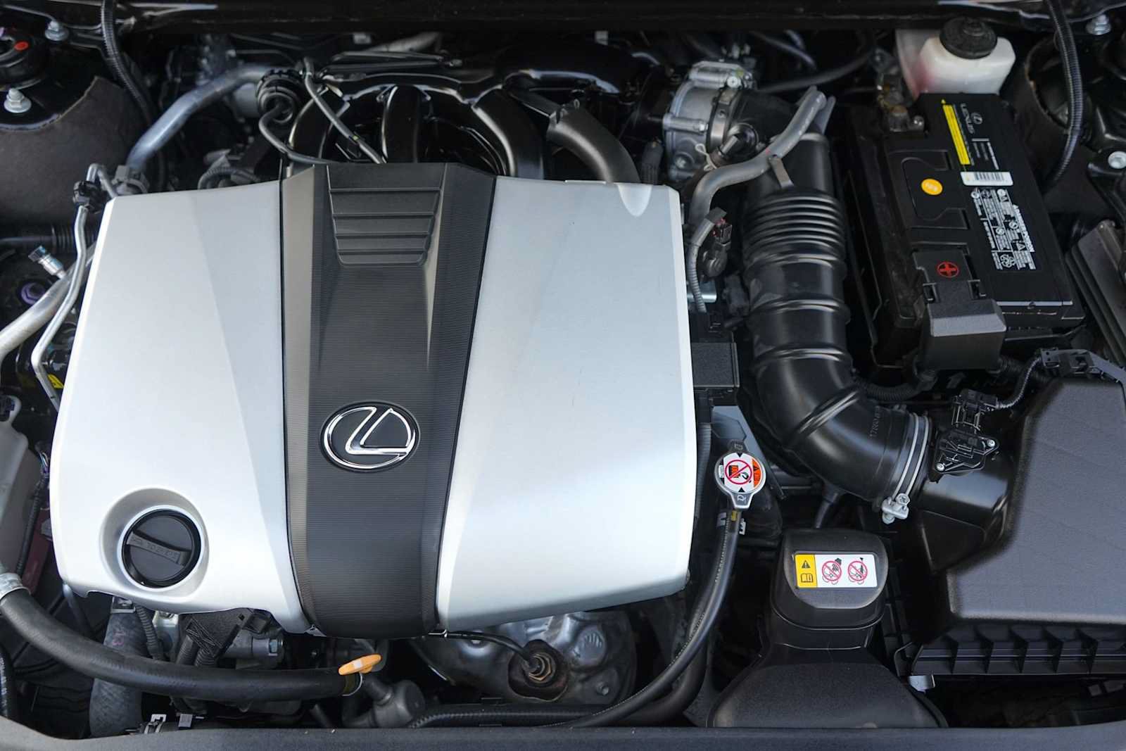 Used 2022 Lexus ES 350 Ultra Luxury w/ Accessory Package 2 FWD image 9
