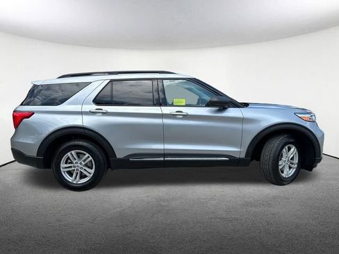 Used 2022 Ford Explorer XLT w/ Equipment Group 202A AWD/4WD image 18