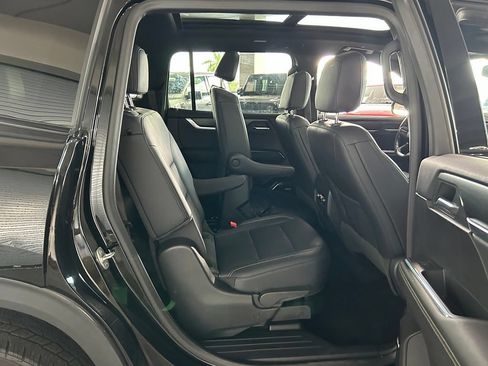 Used 2024 GMC Acadia Elevation FWD image 43