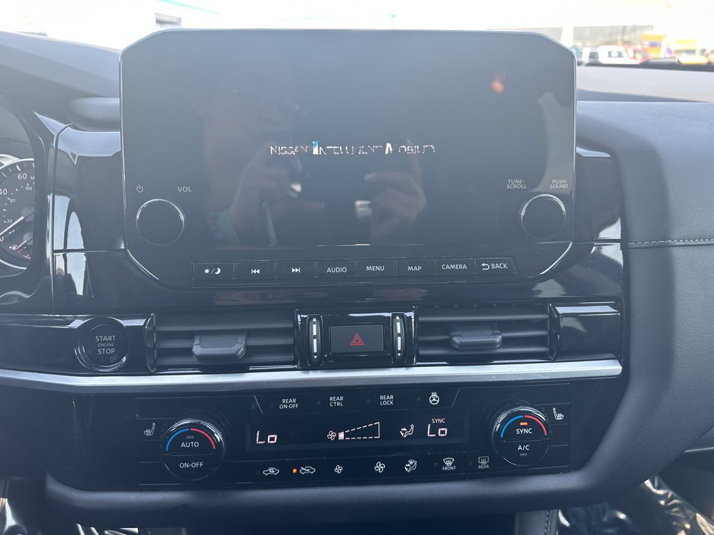 Used 2025 Nissan Pathfinder SL AWD/4WD image 24