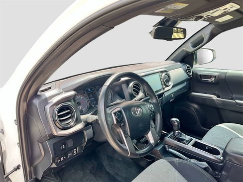 Used 2023 Toyota Tacoma TRD Off-Road image 9