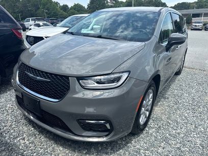 Used 2023 Chrysler Pacifica Touring-L