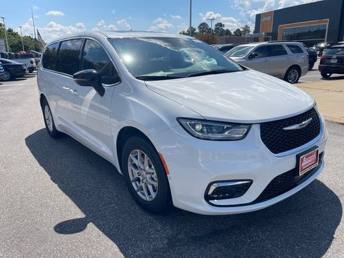 New 2026 Chrysler Pacifica Select FWD image 19