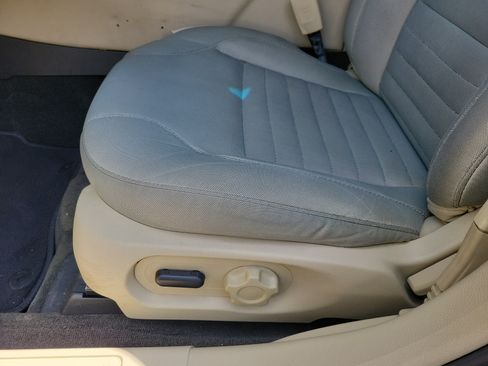 Used 2014 Ford Taurus SE FWD image 5