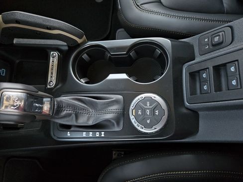 New 2025 Ford Bronco Badlands image 28