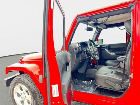 Used 2015 Jeep Wrangler Unlimited Sahara w/ Dual Top Group AWD/4WD image 11
