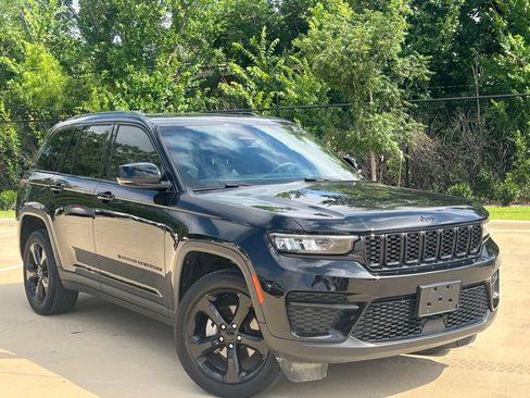 Used 2023 Jeep Grand Cherokee Altitude AWD/4WD image 1