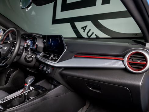 Used 2024 Chevrolet Trax RS FWD image 18