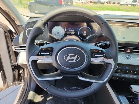 New 2025 Hyundai Elantra Limited image 13