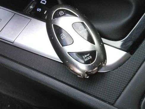 Used 2024 Hyundai Elantra SEL image 4