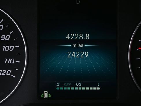 Used 2024 Mercedes-Benz Sprinter 2500 image 12