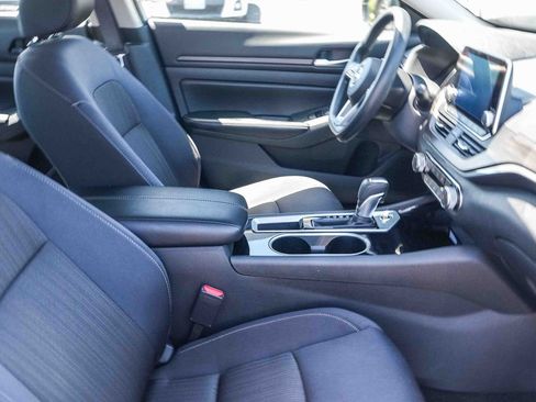 Used 2024 Nissan Altima 2.5 SV FWD image 16