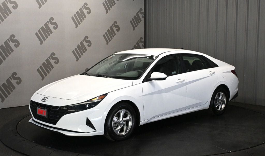 Used 2021 Hyundai Elantra SE FWD image 1