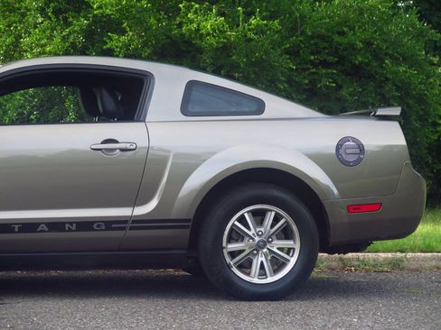 Used 2005 Ford Mustang Premium RWD image 23