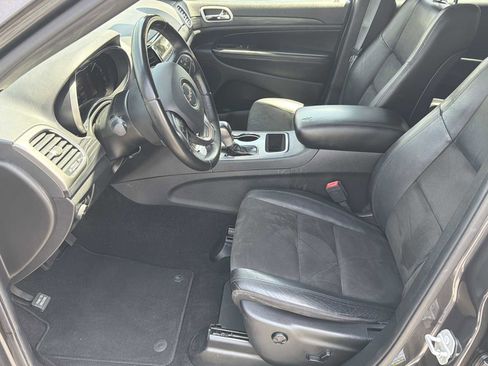 Used 2020 Jeep Grand Cherokee Altitude AWD/4WD image 15