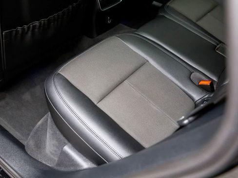 Used 2022 Porsche Macan image 39