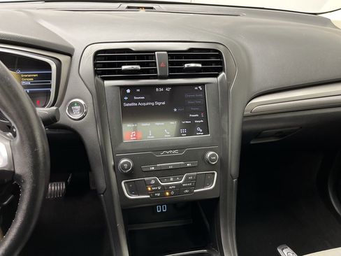 Used 2019 Ford Fusion SE w/ Equipment Group 151A image 17