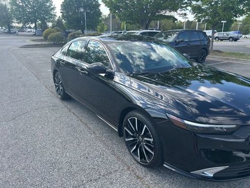 Used 2023 Honda Accord Touring image 3
