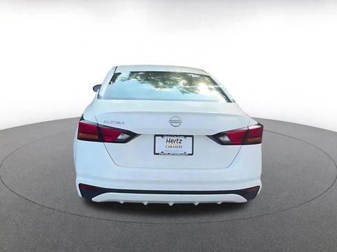 Used 2025 Nissan Altima 2.5 SV FWD image 13