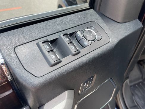 Used 2017 Ford F150 Platinum w/ Equipment Group 701A Luxury AWD/4WD image 13