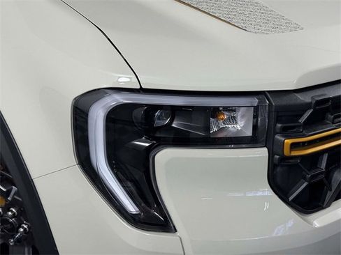 Used 2025 Ford Maverick Tremor image 15