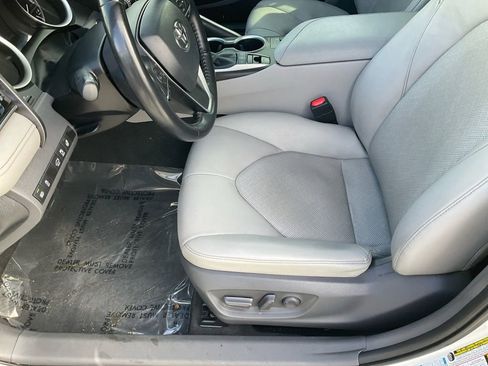 Used 2021 Toyota Camry XLE image 12