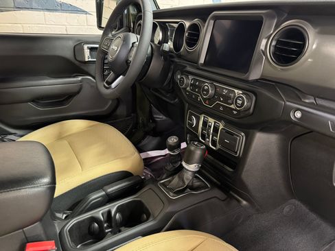Used 2023 Jeep Wrangler Unlimited w/ Sun & Screen Package AWD/4WD image 35