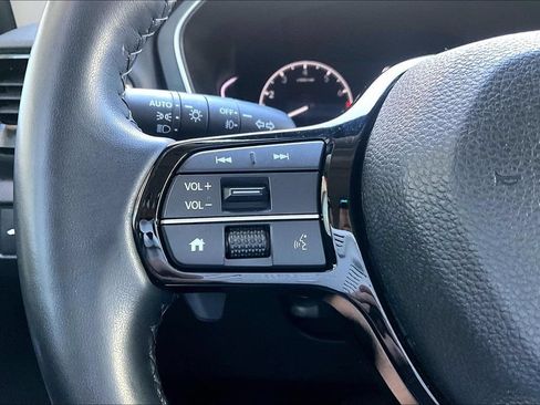 Used 2025 Honda Pilot Touring image 12