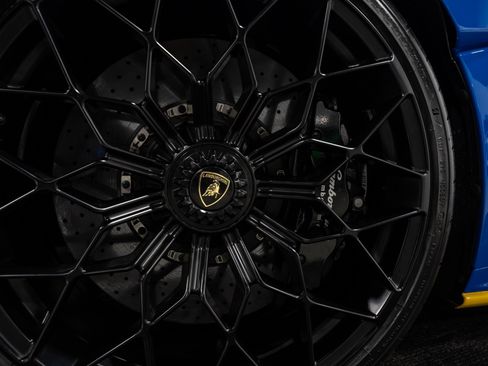 Used 2022 Lamborghini Huracan STO RWD image 18